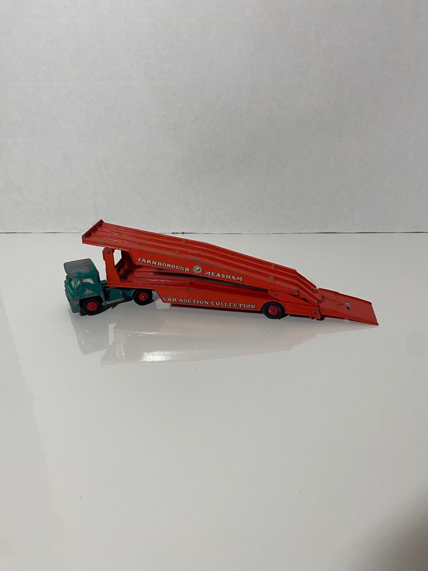 1/64 Matchbox Lesney Guy Warrior Tractor Car Transporter
