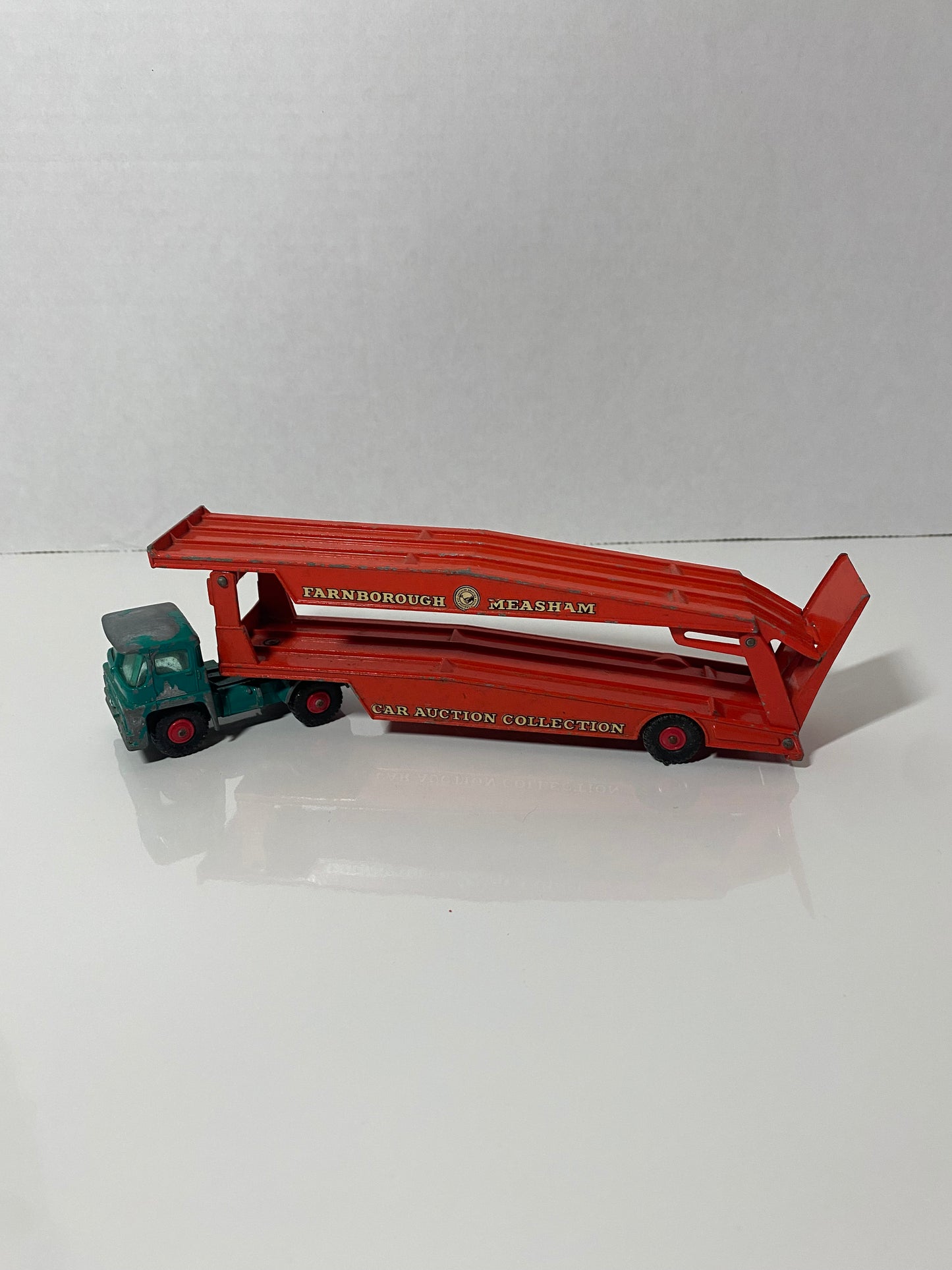 1/64 Matchbox Lesney Guy Warrior Tractor Car Transporter